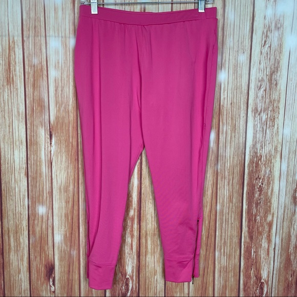 Les Mills Capri Legging with Gold Zippers (L) - Picture 7 of 10